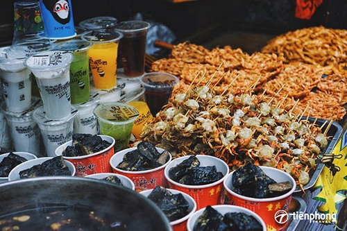 Phượng Hoàng Cổ Trấn nối tiếng với ẩm thực đường phố đa dạng